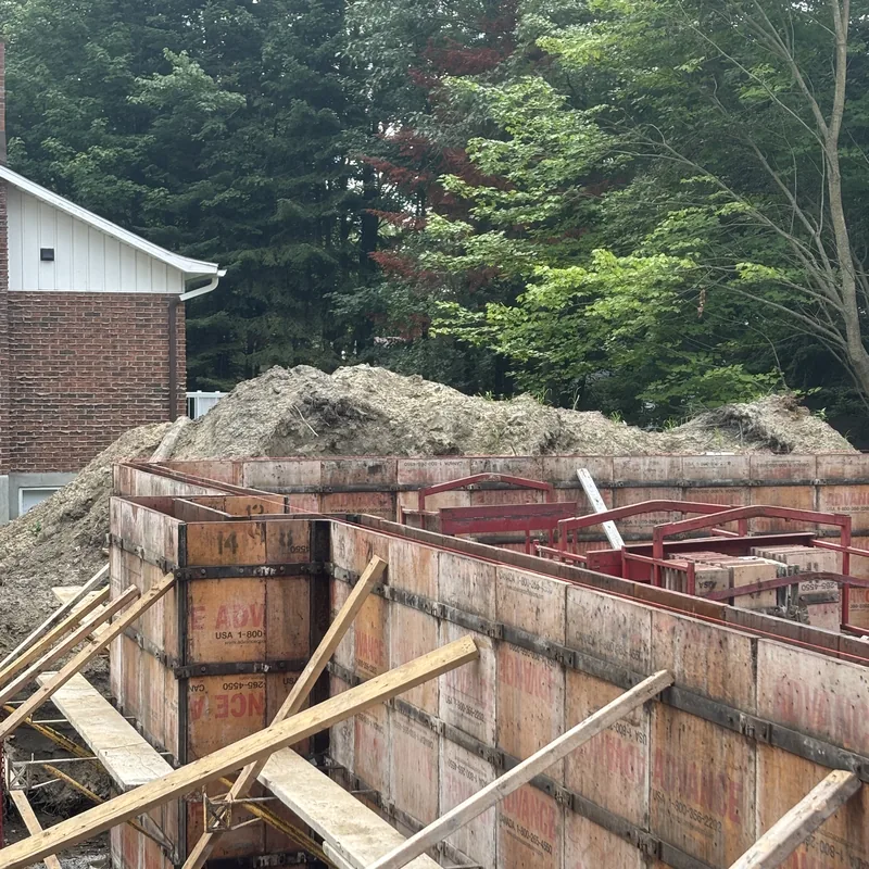 Fondation coffrée en milieu résidentiel